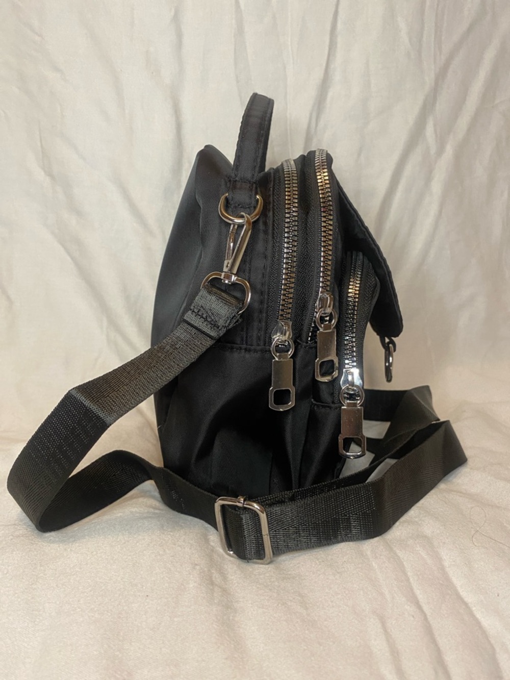 Wolf Crossbody Bag - Picture 3 of 5